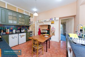 Kitchen- click for photo gallery